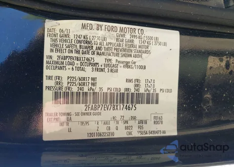 2011 Ford Crown Victoria Lx z USA, uszkodzony, nr VIN 2FABP7EV7BX174675